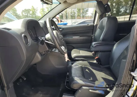 2016 Jeep Compass Latitude z USA, uszkodzony, nr VIN 1C4NJCEAXGD744214